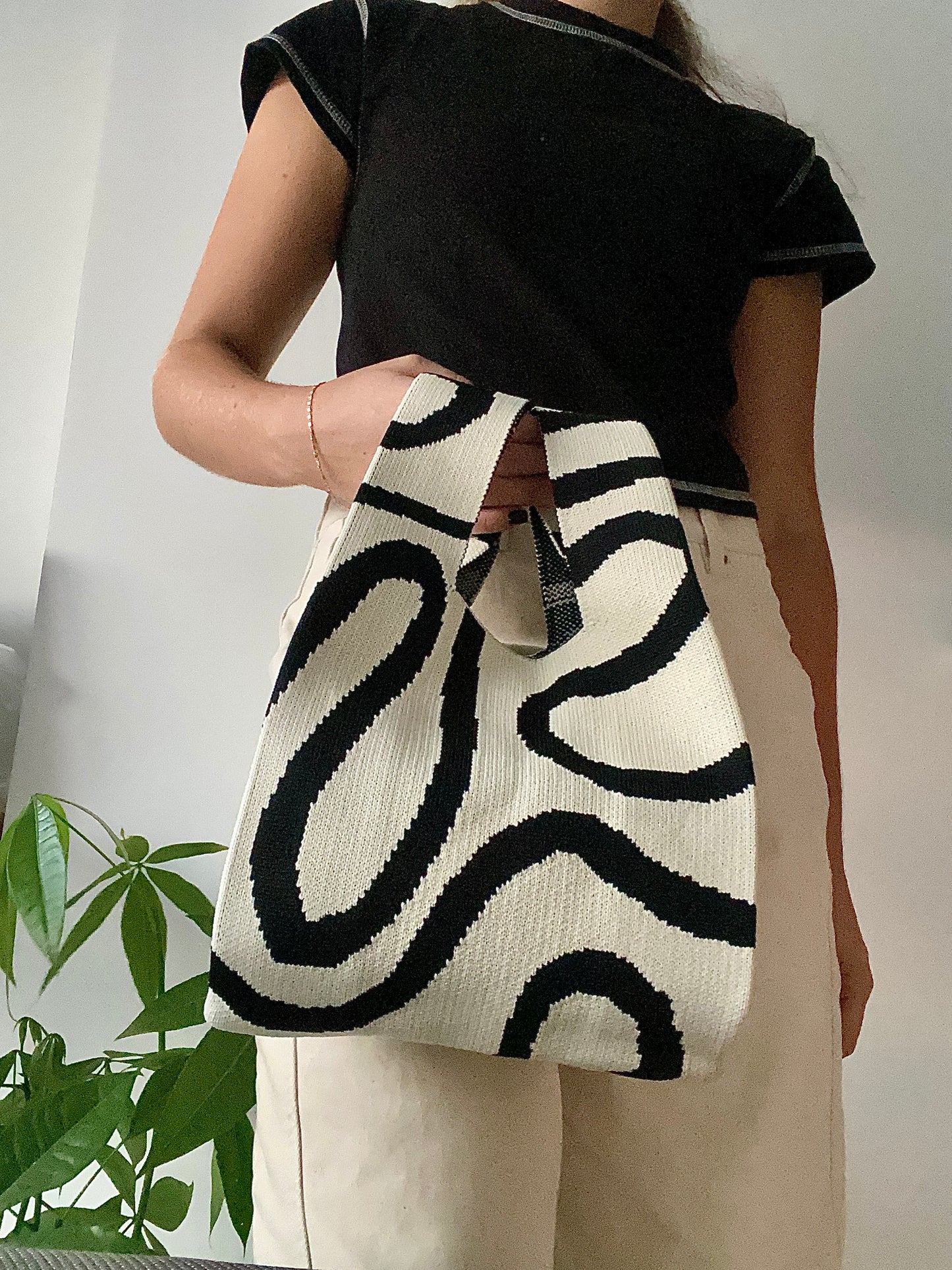 Bolso Tejido - Curvas Blanco y Negro