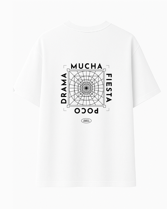 Camiseta Blanca Mucha Fiesta Poco Drama - Oversize Fit