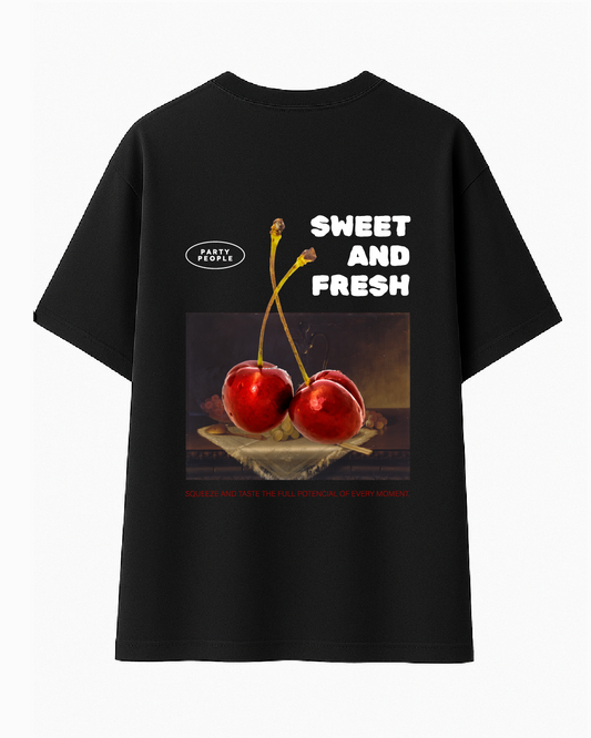 Camiseta Negra Cereza - Oversize Fit