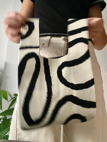 Bolso Tejido - Curvas Blanco y Negro