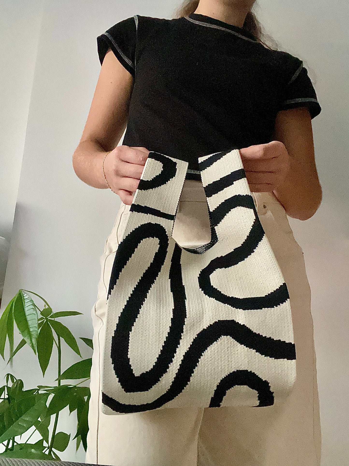 Bolso Tejido - Curvas Blanco y Negro